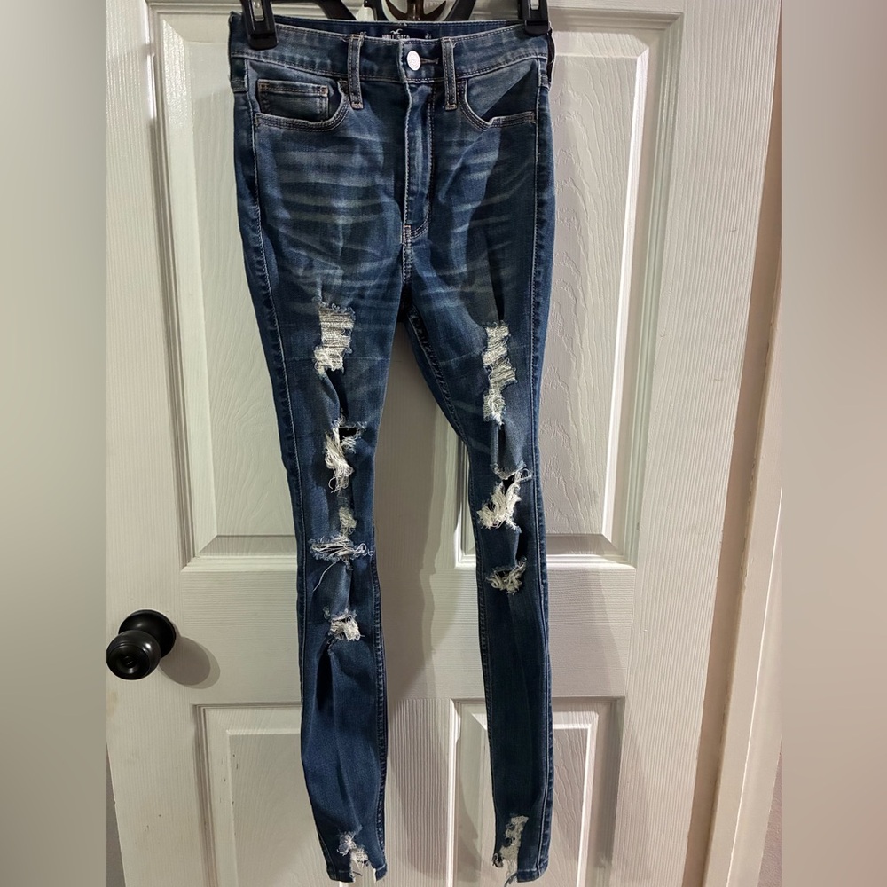 Hollister Women’s 0S Super Skinny Ripped Jeans